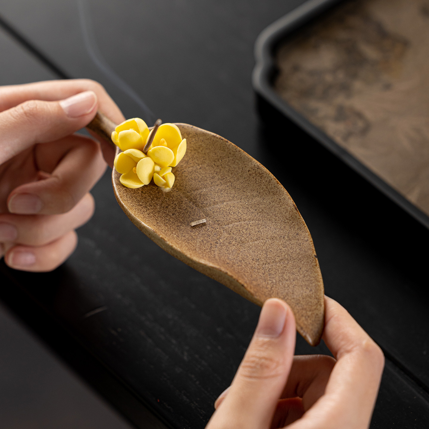 Wabi Sabi Ceramic Ginkgo Leaf  - Incense Stick Holder 评论和价格